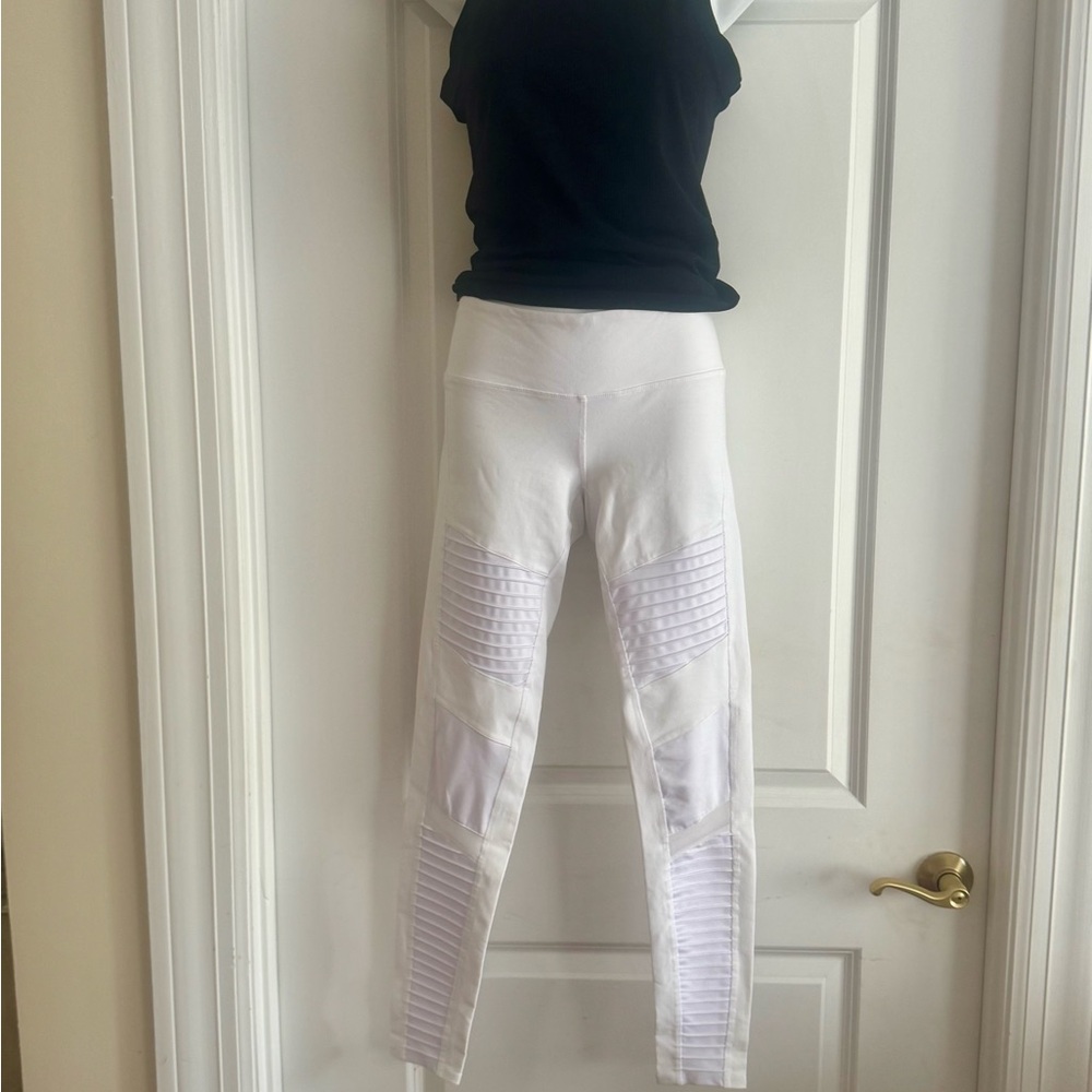 ALO Yoga White Leggings Moto M